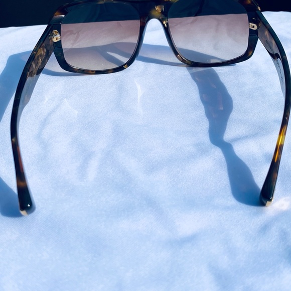 Louis Vuitton Limited HUNTINGTON Sunglasses. - Picture 7 of 7